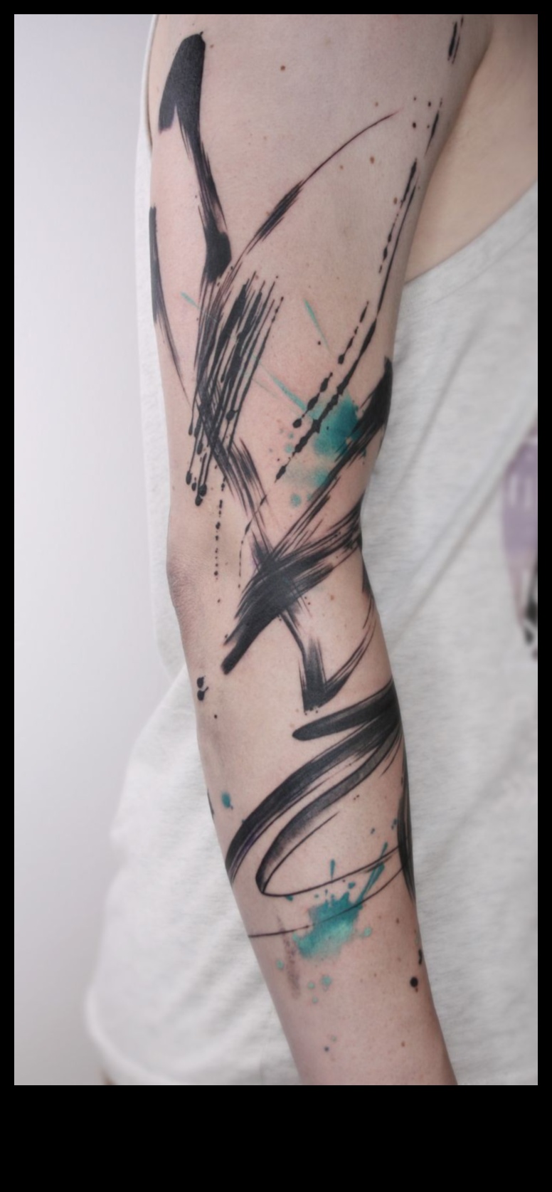 Dincolo de pensulă: idei moderne și abstracte de design de tatuaje