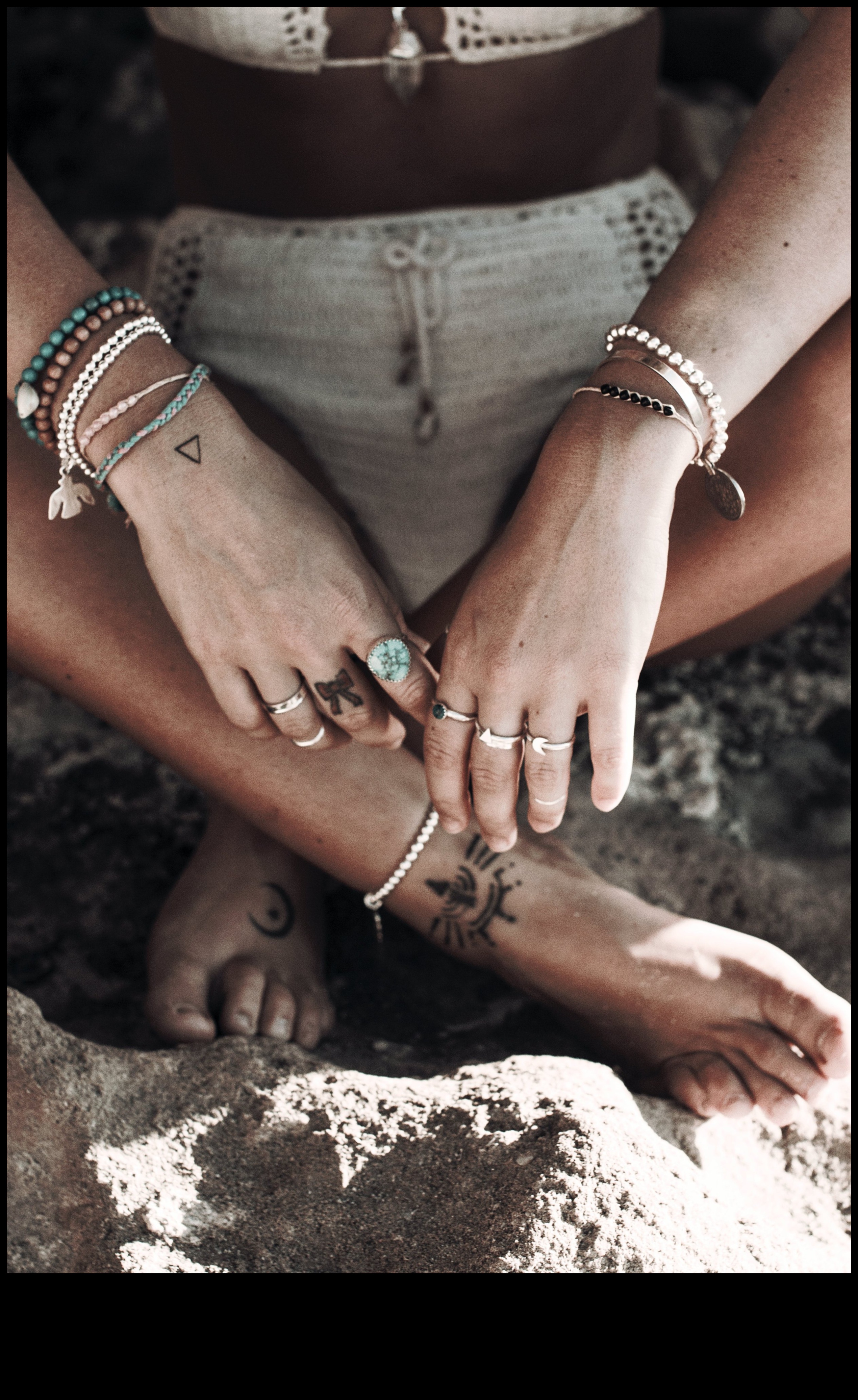 Linii în șoaptă: mișcare grațioasă în tatuajele încheieturii mâinii