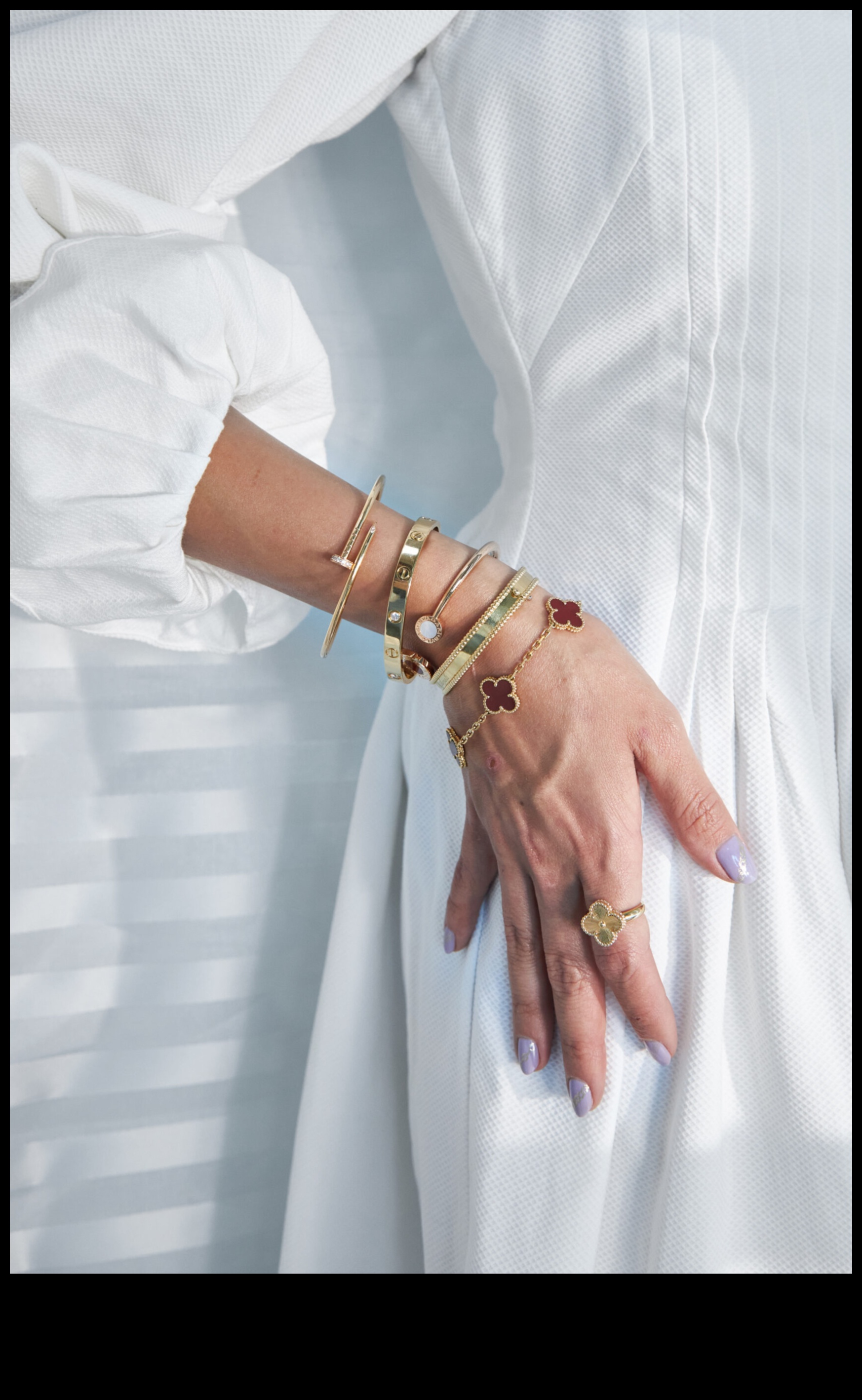 Comori atemporale: îmbrățișați eleganța cu inelele noastre clasice