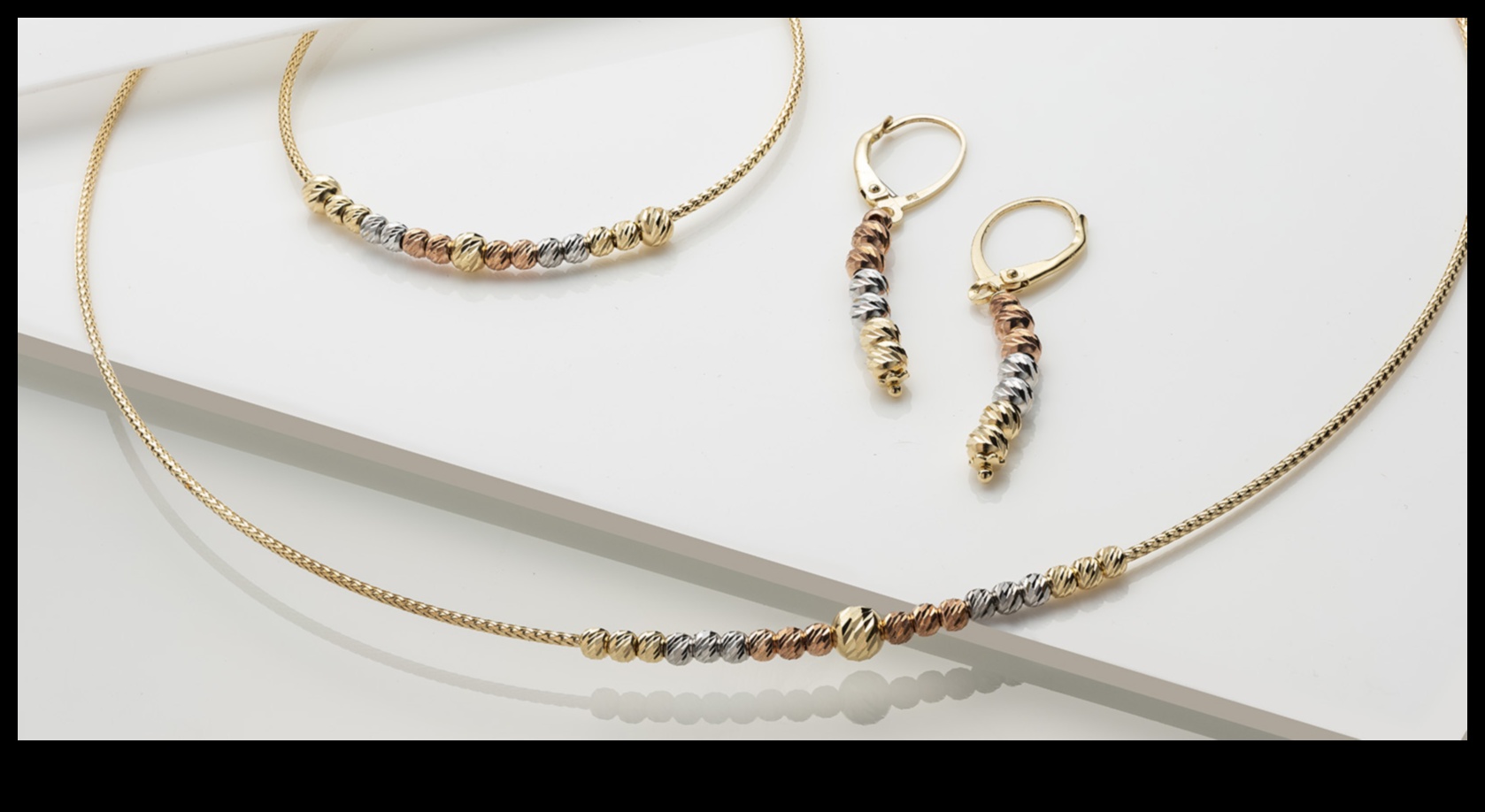 Allure radiantă care dezvăluie frumusețea bijuteriilor de aur 1 Allure radiantă: Dezvăluirea frumuseții bijuteriilor de aur