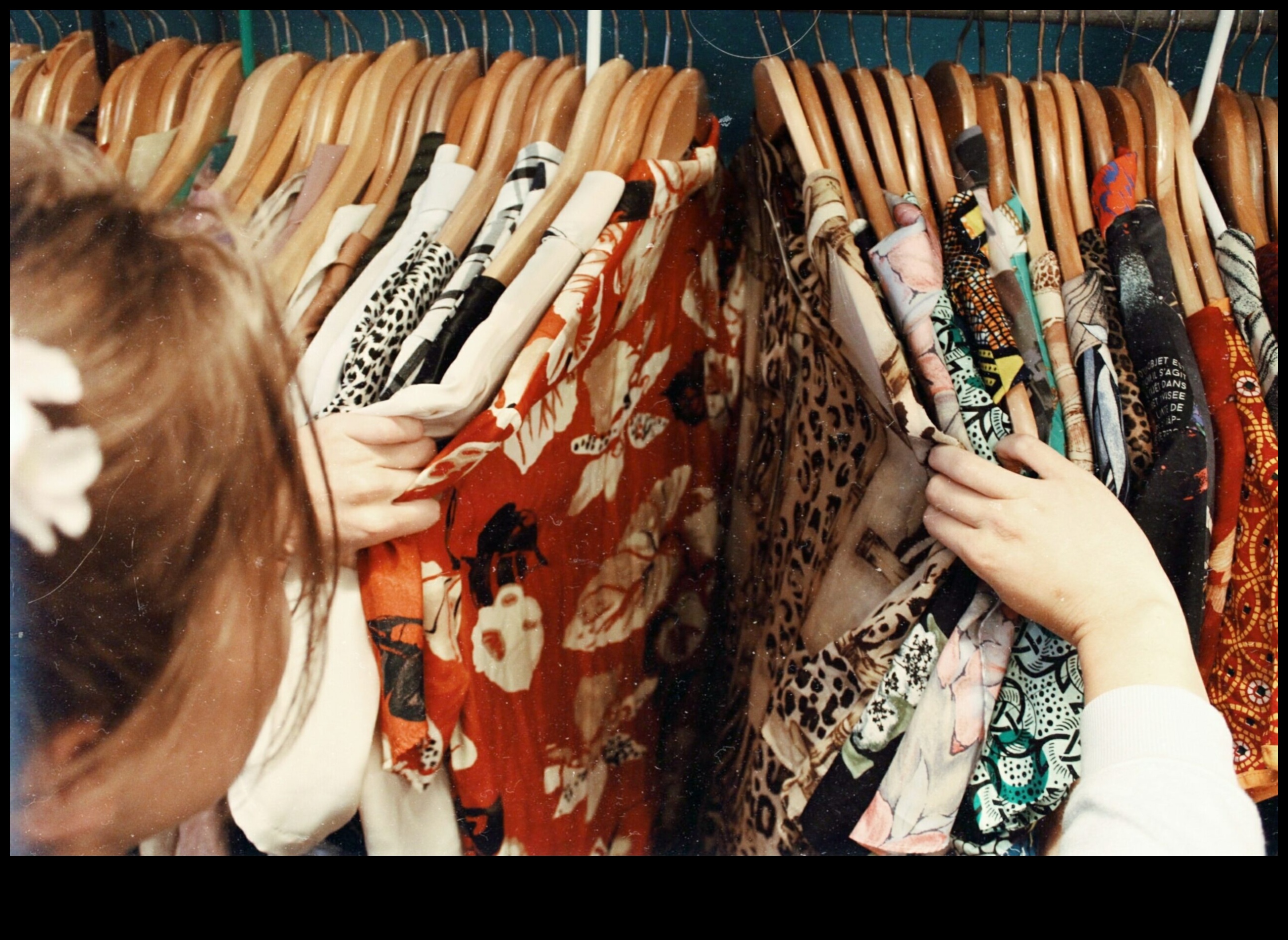 O cusătură în timp: Îmbrăcăminte și accesorii DIY pentru vibrații vintage