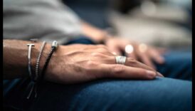 Eleganta momentan, ridică-ți imbracaminte cu bijuterii capat inspre bărbați 1 Rafinament modern: ridică-ți garderoba cu bijuterii pentru bărbați