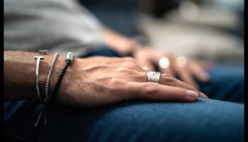 Rafinament modern: ridică-ți garderoba cu bijuterii pentru bărbați