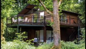 Riverside Retreats Un dascal intre liniște 3 Retrageri pe malul râului: scene idilice de-a lungul malurilor râului