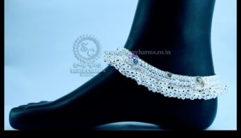 Splendoarea sculptată: ridică-ți gleznele cu farmece sculptate